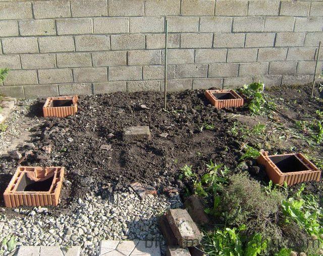 Blog de magicmanu : Aménagement de notre maison, Abri de jardin - La fixation au sol
