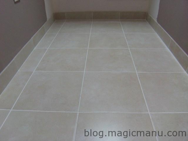Blog de magicmanu : Aménagement de notre maison, Plinthes SdB posées